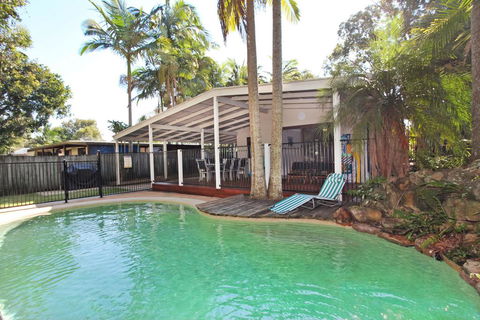 FABULOUS HOLIDAY HIDEAWAY - COOLUM BEACH - Kawana Tourism 0