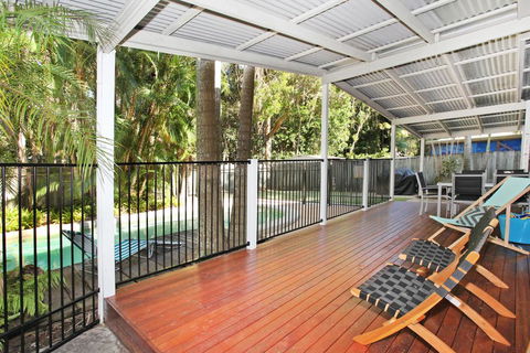 FABULOUS HOLIDAY HIDEAWAY - COOLUM BEACH - Kawana Tourism 1