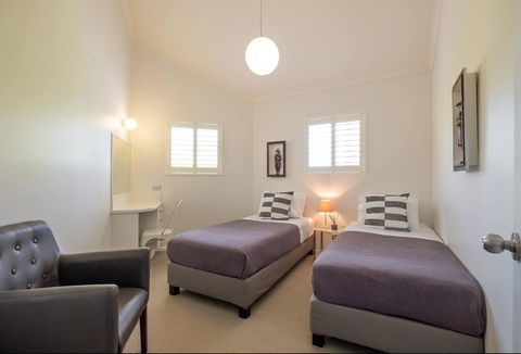 Fabulous Kangaroo Point 3 Bedroom Apartment - Kawana Tourism 1
