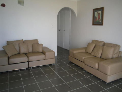 Fabulous Location - Ground Floor Waterfront Unit! Clearview Apartments - Kawana Tourism 0