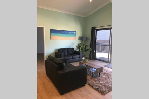 FAIRVIEW COTTAGE 25B - Waterfront Accommodation - Kawana Tourism 1