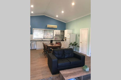 FAIRVIEW COTTAGE 25B - Waterfront Accommodation - Kawana Tourism 3