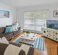 Family Beach House With Parking and Outdoor Dining - Kawana Tourism