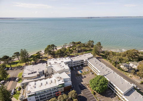 FAMILY ISLAND GETAWAY - BEACHFRONT APARTMENT - Kawana Tourism 0