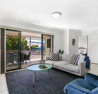 Family-Size Duplex in Quiet Neighbourhood - Kawana Tourism