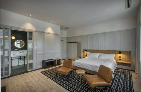 Farmers Home Hotel - Kawana Tourism 2