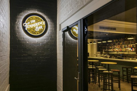 Farmers Home Hotel - Kawana Tourism 1