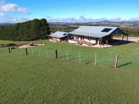 Fellcroft Farmstay - Kawana Tourism 0