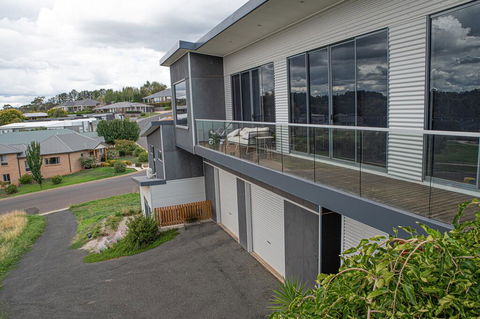 Five Bed, Five Bath, Five Star View - 2 Mins To CBD - Wentworth Estate - Kawana Tourism 3