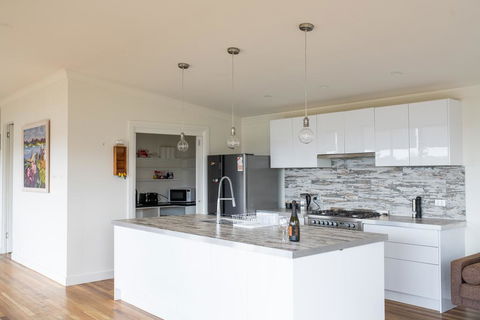 Five Bed, Five Bath, Five Star View - 2 Mins To CBD - Wentworth Estate - Kawana Tourism 2