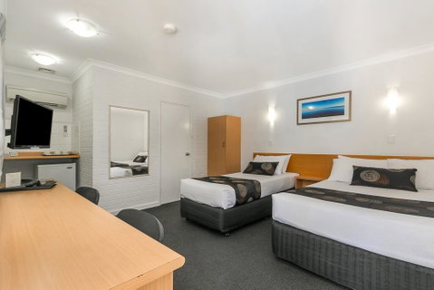 Flag Motor Lodge - Kawana Tourism 1