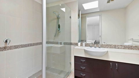 FLORENCE HOUSE Sundrenched Luxury With Pool & Deck - Kawana Tourism 2