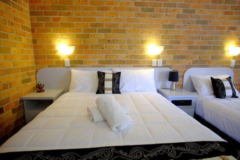 Forster Palms Motel - Kawana Tourism 1