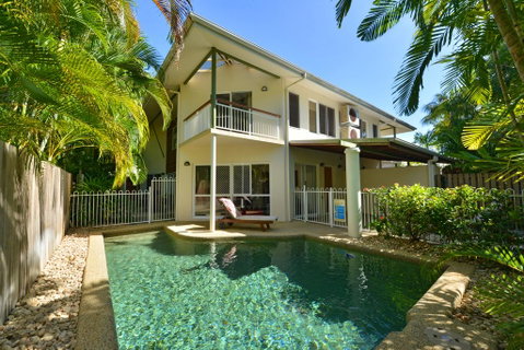 Four Mile Beach Retreat - Kawana Tourism 1
