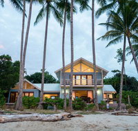 Frangipani Beach House - Newell Beach - Kawana Tourism