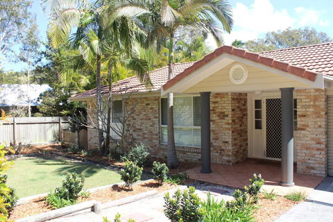 FRANGIPANI BEACH HOUSE - PET FRIENDLY 22 Belbourie Cres Boomerang Beach - Kawana Tourism 0