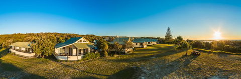 Fraser Island Beach Houses - Kawana Tourism 0