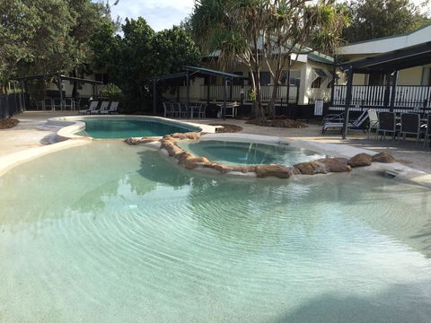 Fraser Island Beach Houses - Kawana Tourism 1