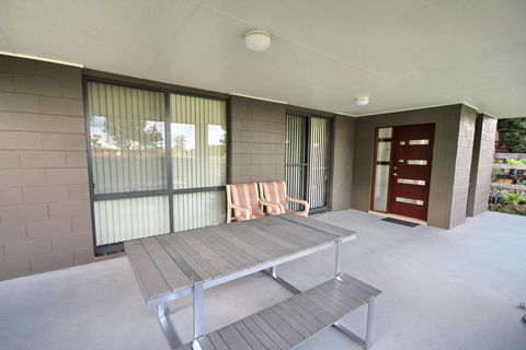 FRASERS COTTAGE- 23 Castle St Laurieton - Kawana Tourism 2