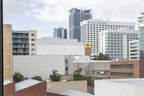 Funky CBD Pad Sleeps Two Perfect - Kawana Tourism 3