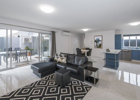 FV4006 Apartments - Kawana Tourism 0