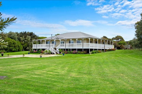 GALBRAITH BEACH STUDIO 2 - Kawana Tourism 3