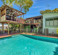 Gecko's Rest - Rainbow Shores Executive Beach House Pet Friendly Pool Wi-fi - Kawana Tourism