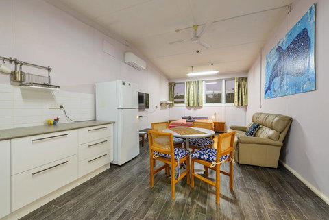 Getaway Villas Unit 38-10 - 2 Bedroom Self-Contained Accommodation - Kawana Tourism 3