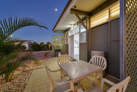 Getaway Villas Unit 38-10 - 2 Bedroom Self-Contained Accommodation - Kawana Tourism 1
