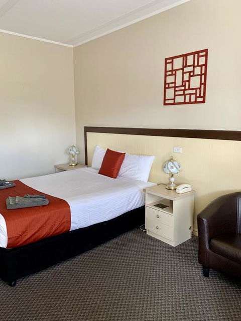 Gilgandra Motel - Kawana Tourism 3