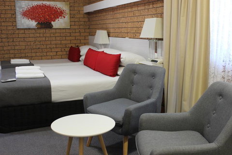Golden Harvest Motor Inn Moree - Kawana Tourism 0