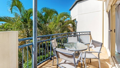 Golden Riviera Absolute Beachfront Resort - Kawana Tourism 2