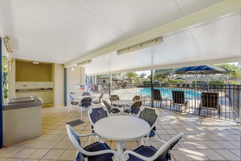 Golden Riviera Absolute Beachfront Resort - Kawana Tourism 1