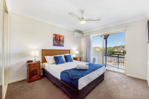 Golden Riviera Absolute Beachfront Resort - Kawana Tourism 3