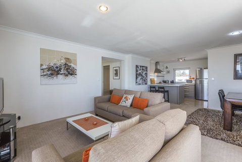 Golden Sands Beach Apartment - Kawana Tourism 1