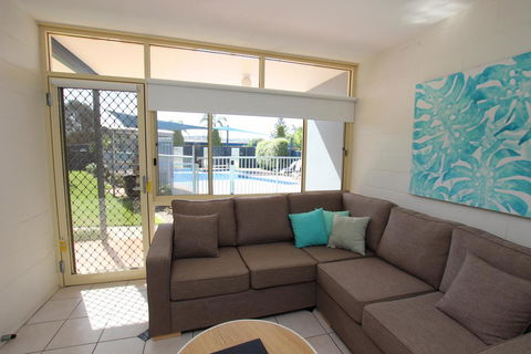 Grandeur Holiday Units - Kawana Tourism 2