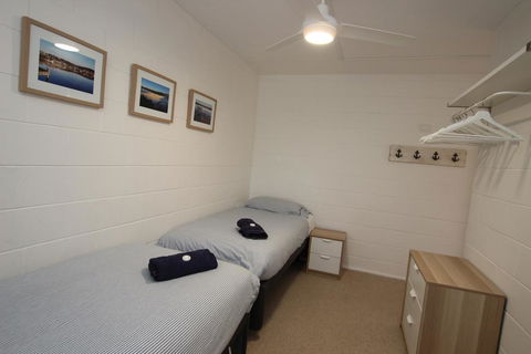 Grandeur Holiday Units - Kawana Tourism 3
