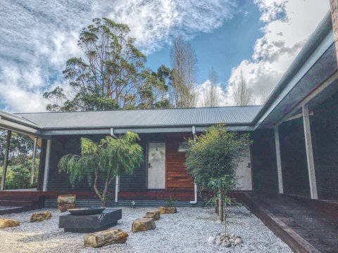 GRAPE JUICE STUDIOs 4km To Town And Surfers Point - Kawana Tourism 0