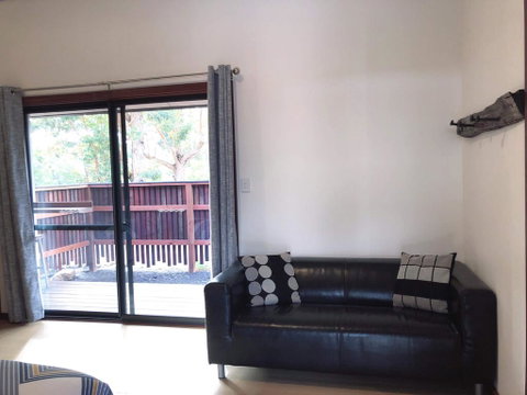 GRAPE JUICE STUDIOs 4km To Town And Surfers Point - Kawana Tourism 1