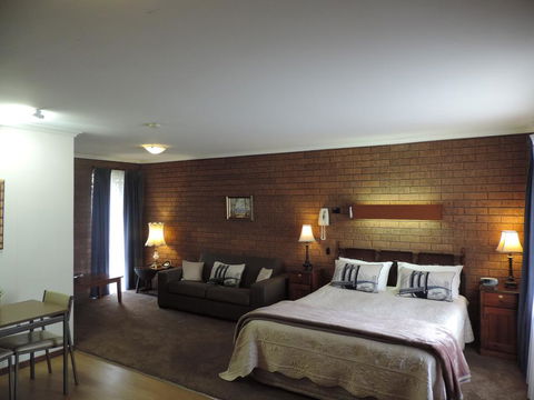 Greenacres Motel - Kawana Tourism 1
