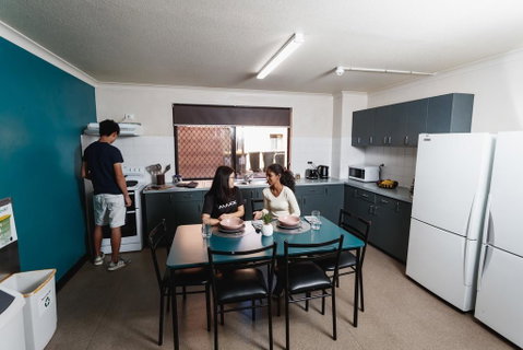 Guild House 6 Bedroom Flat - Kawana Tourism 2
