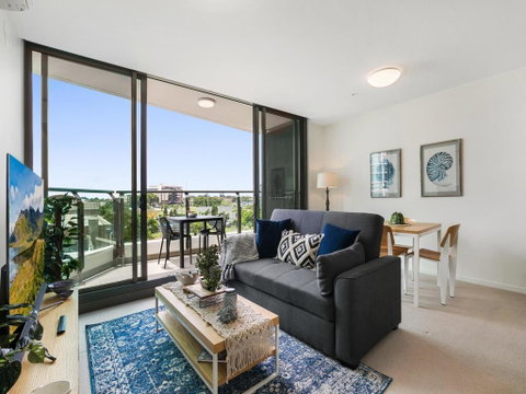 HARBOURSIDE- Hosted By: L'Abode Accommodation - Kawana Tourism 0