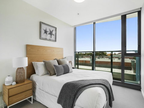 HARBOURSIDE- Hosted By: L'Abode Accommodation - Kawana Tourism 2