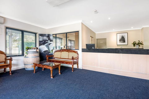 Hawkesbury Race Club Motel - Kawana Tourism 3