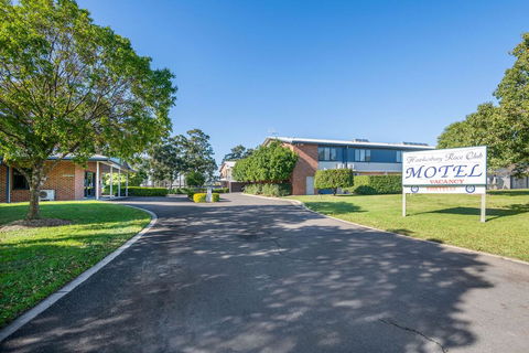 Hawkesbury Race Club Motel - Kawana Tourism 0
