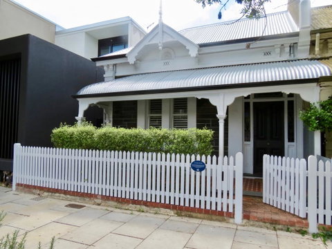 Heritage Luxury 3BR Cottage On Halifax - Kawana Tourism 0