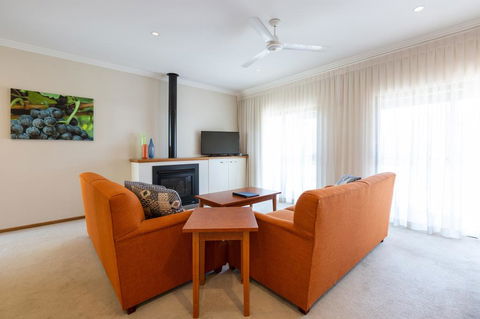 Hermitage Lodge - Kawana Tourism 3