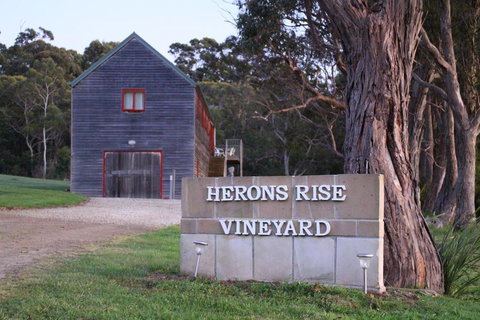 Herons Rise Vineyard Accommodation - Kawana Tourism 0