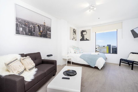 High In The Sky Executive - Kawana Tourism 3