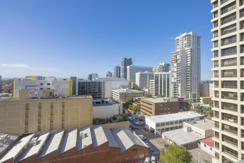 High In The Sky Executive - Kawana Tourism 1